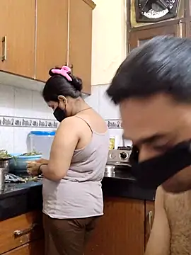 IND COUPLE1 online show from February 28, 8:31 am