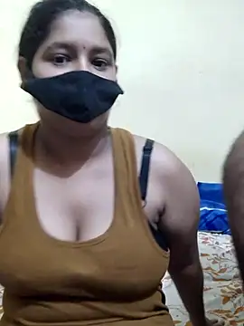 Snapshot of IND_COUPLE1 chatting on August 6, 5:53 am IND COUPLE1 online show from August 6, 5:53 am