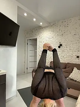 Charming Daphny online show from November 15, 6:33 am