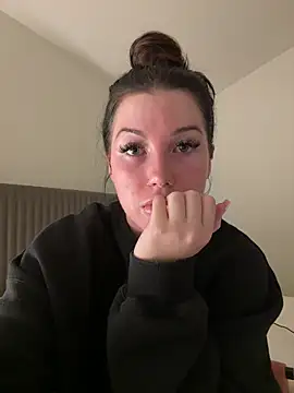 Snapshot of summermc_xx chatting on November 12, 1:06 am summermc xx online show from November 12, 1:06 am