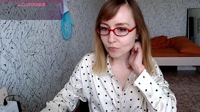 Athena Richards online show from June 14, 9:11 am