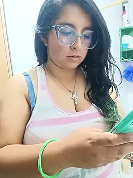 Snapshot of _Angelinaandrade_ chatting on October 22, 1:39 am Angelinaandrade online show from October 22, 1:39 am