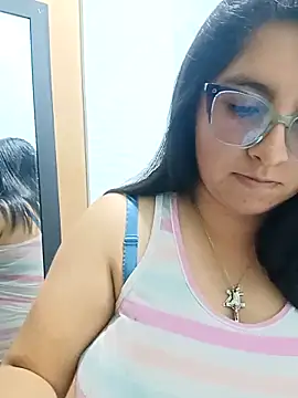 Snapshot of _Angelinaandrade_ chatting on October 30, 1:18 am Angelinaandrade online show from October 30, 1:18 am