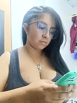 Snapshot of _Angelinaandrade_ chatting on November 26, 12:33 am Angelinaandrade online show from November 26, 12:33 am