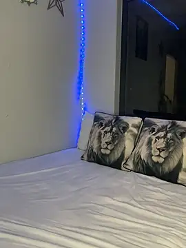 Snapshot of Dime-__ chatting on February 18, 11:44 pm Dime- online show from February 18, 11:44 pm