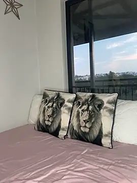 Snapshot of Dime-__ chatting on February 21, 4:52 pm Dime- online show from February 21, 4:52 pm