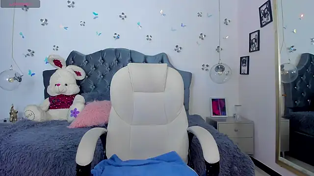 Snapshot of _Antonnela_ chatting on December 11, 2:22 pm Antonnela online show from December 11, 2:22 pm