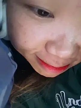 Snapshot of Laura8910 chatting on December 8, 7:47 am Laura8910 online show from December 8, 7:47 am