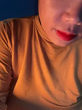 Snapshot of Laura8910 chatting on December 12, 12:01 pm Laura8910 online show from December 12, 12:01 pm