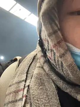 Snapshot of Laura8910 chatting on January 20, 8:19 am Laura8910 online show from January 20, 8:19 am