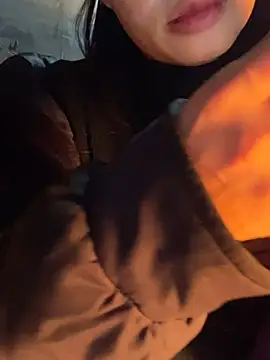 Snapshot of Laura8910 chatting on January 21, 1:00 pm Laura8910 online show from January 21, 1:00 pm