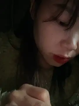 Snapshot of Laura8910 chatting on February 20, 1:14 am Laura8910 online show from February 20, 1:14 am