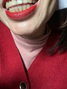 Snapshot of Laura8910 chatting on February 25, 7:09 am Laura8910 online show from February 25, 7:09 am