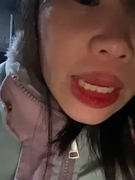 Snapshot of Laura8910 chatting on February 26, 12:14 pm Laura8910 online show from February 26, 12:14 pm