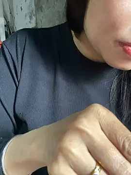 Snapshot of Laura8910 chatting on March 11, 5:16 am Laura8910 online show from March 11, 5:16 am