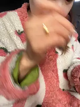 Snapshot of Laura8910 chatting on March 17, 7:57 am Laura8910 online show from March 17, 7:57 am