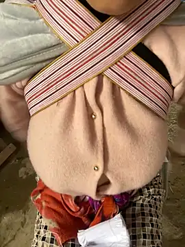 Snapshot of Laura8910 chatting on November 15, 4:54 am Laura8910 online show from November 15, 4:54 am