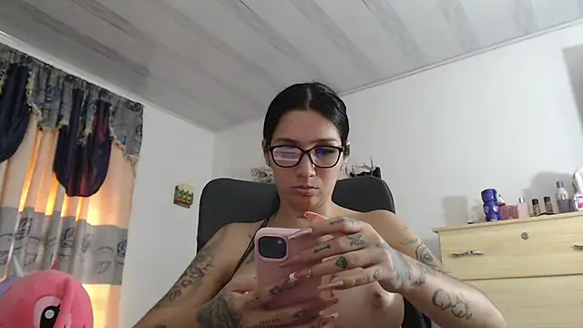 Snapshot of sweet_cutetras22 chatting on January 4, 3:07 pm sweet cutetras22 online show from January 4, 3:07 pm