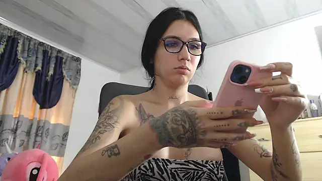 Snapshot of sweet_cutetras22 chatting on January 5, 2:19 pm sweet cutetras22 online show from January 5, 2:19 pm