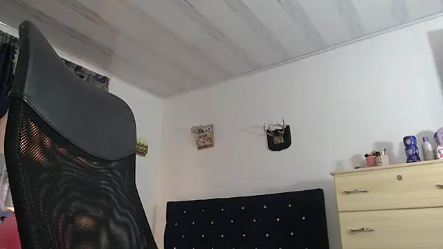 Snapshot of sweet_cutetras22 chatting on January 30, 1:53 pm sweet cutetras22 online show from January 30, 1:53 pm