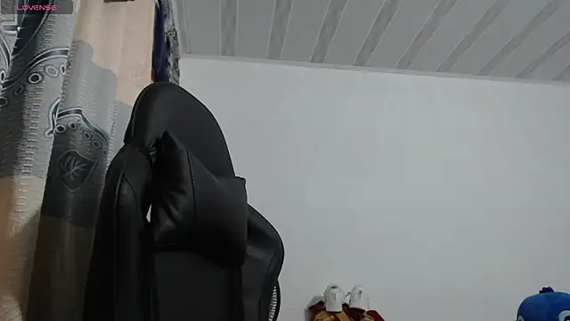 Snapshot of sweet_cutetras22 chatting on February 4, 10:54 am sweet cutetras22 online show from February 4, 10:54 am