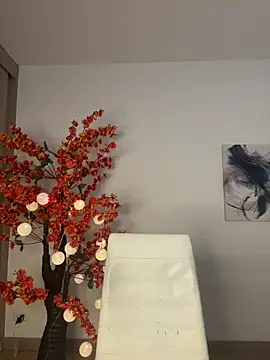 VictoriaHiill online show from February 19, 6:37 pm