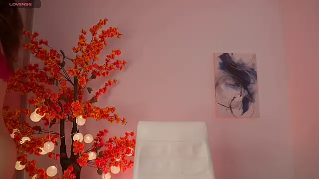 VictoriaHiill online show from March 21, 5:49 pm