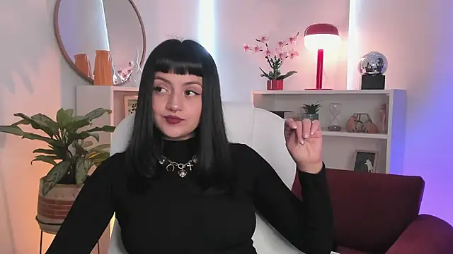 nahiapaws online show from February 21, 6:31 pm