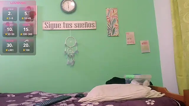 Snapshot of alisontitsmilk19 chatting on November 2, 12:46 am alisontitsmilk19 online show from November 2, 12:46 am