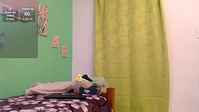 Snapshot of alisontitsmilk19 chatting on November 10, 12:42 am alisontitsmilk19 online show from November 10, 12:42 am