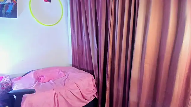 Snapshot of nicole_volkov chatting on December 6, 6:26 am nicole volkov online show from December 6, 6:26 am