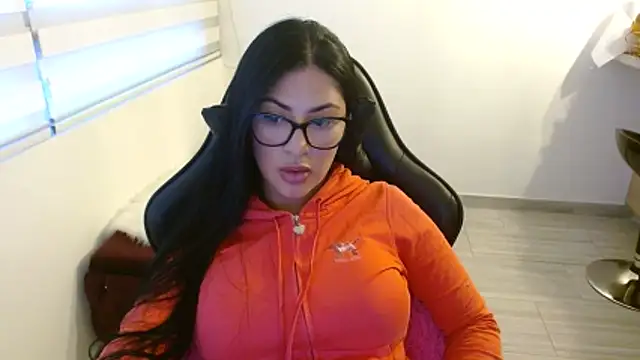 Charlotte cute18 online show from April 12, 11:10 pm