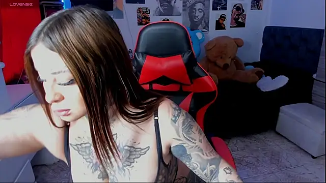 Erika Montoya online show from September 15, 1:33 pm