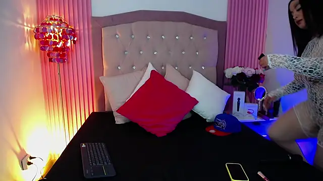 Snapshot of Erika_Montoya chatting on March 3, 12:33 pm Erika Montoya online show from March 3, 12:33 pm