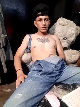 Snapshot of Ale21-345 chatting on March 1, 12:45 am Ale21-345 online show from March 1, 12:45 am