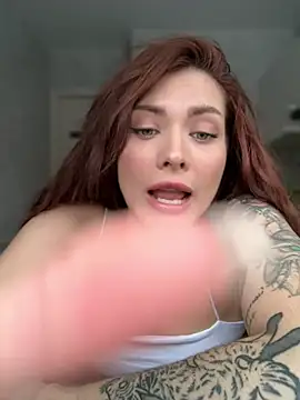 Snapshot of Accole chatting on February 19, 6:22 am Accole online show from February 19, 6:22 am