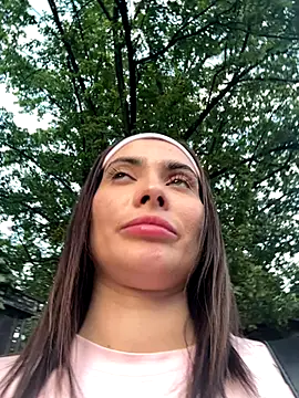 Snapshot of Accole chatting on September 10, 4:07 pm Accole online show from September 10, 4:07 pm