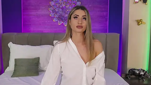 LoraDevine online show from May 9, 7:52 pm
