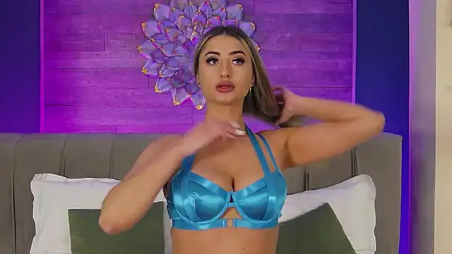 LoraDevine online show from May 22, 8:03 pm