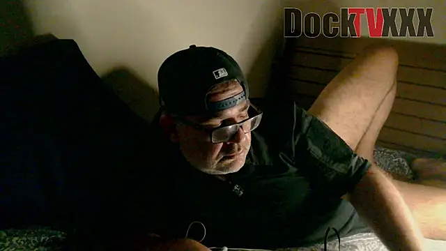 Snapshot of DockTVXXX chatting on November 15, 4:32 am DockTVXXX online show from November 15, 4:32 am