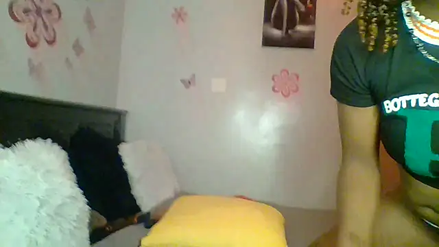 Snapshot of Petite_254 chatting on July 27, 11:45 pm Petite 254 online show from July 27, 11:45 pm