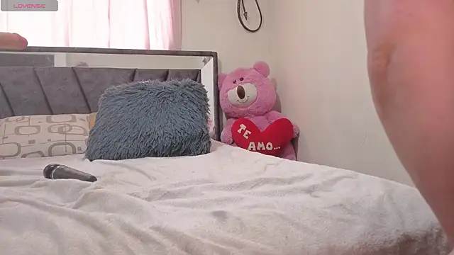 Hotsamantamature online show from March 20, 3:06 pm