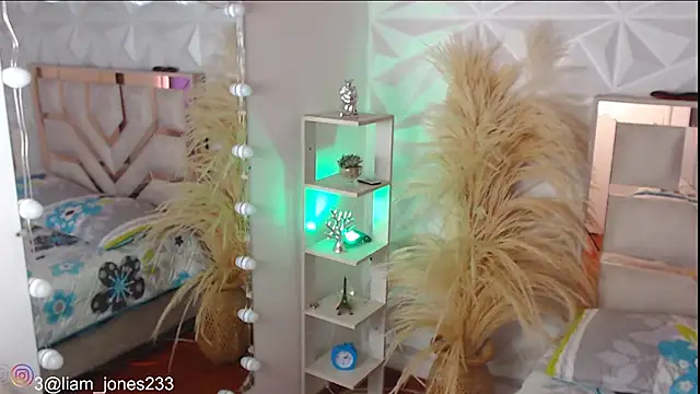 Jonesliam23 online show from November 3, 7:37 pm