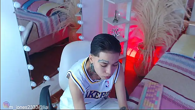 Jonesliam23 online show from November 14, 7:01 pm