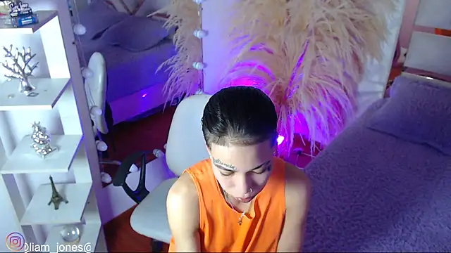 Jonesliam23 online show from February 9, 7:18 pm