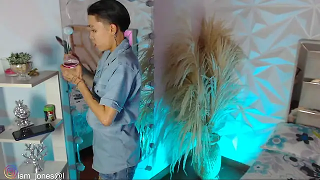 Jonesliam23 online show from March 9, 7:29 pm