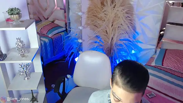 Jonesliam23 online show from March 28, 7:24 pm