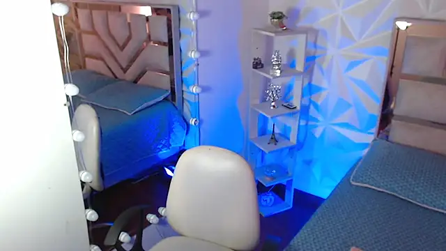 Jonesliam23 online show from April 7, 7:58 pm