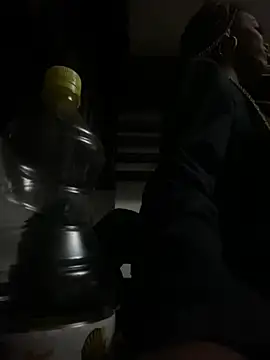 Snapshot of adaraSmiith chatting on January 11, 11:23 am adaraSmiith online show from January 11, 11:23 am