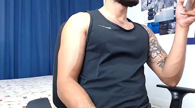 Snapshot of Sanit_Di chatting on January 9, 8:22 pm Sanit Di online show from January 9, 8:22 pm